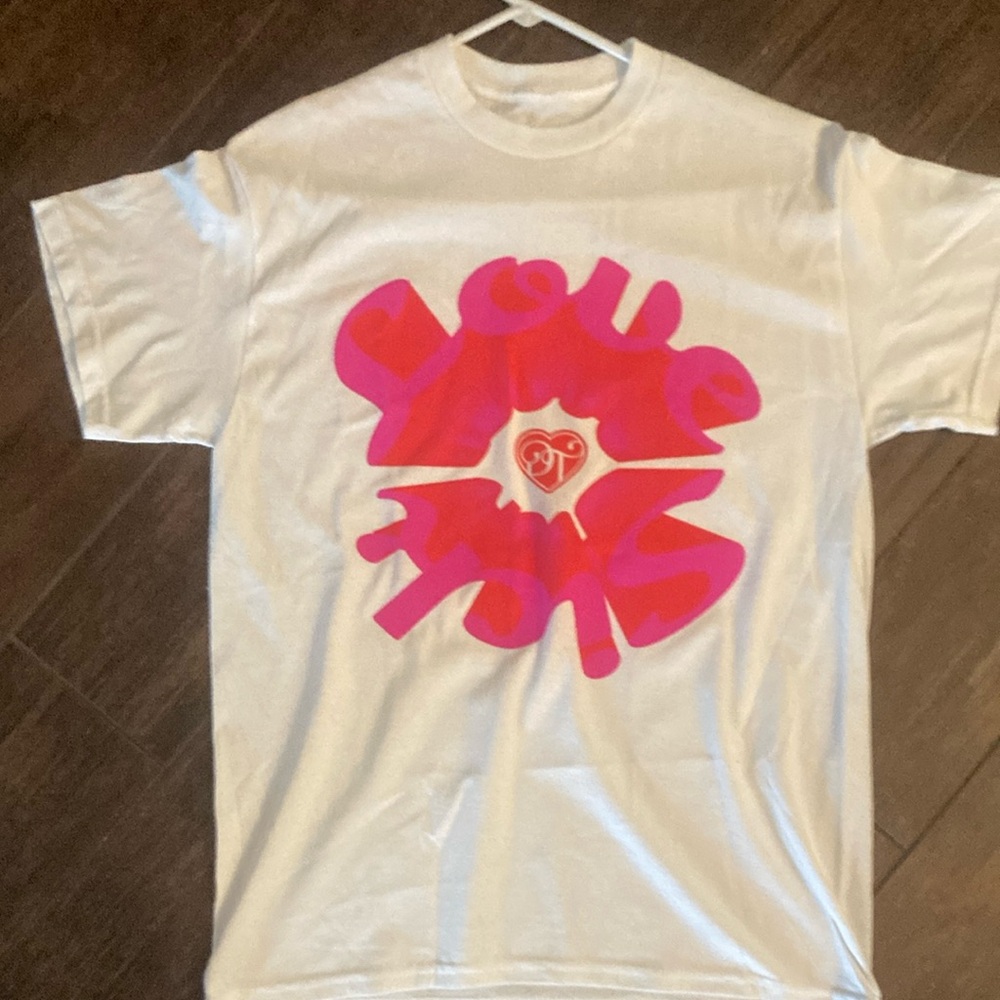 Don Toliver White T-Shirt with Pink Graphic. Men’s medium